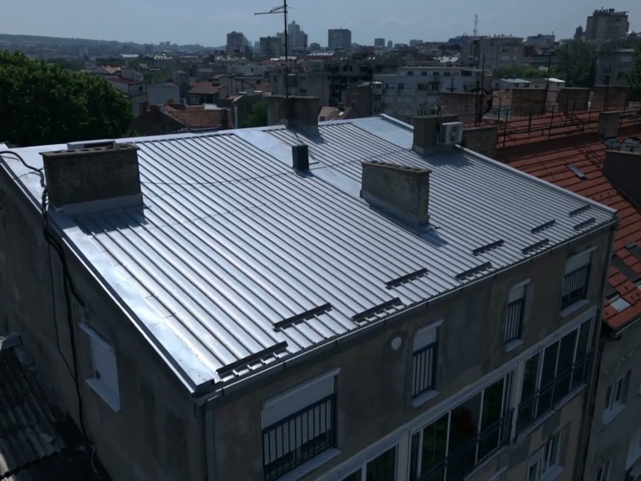 Drone snimak - vazdušni kadar završenog objekta